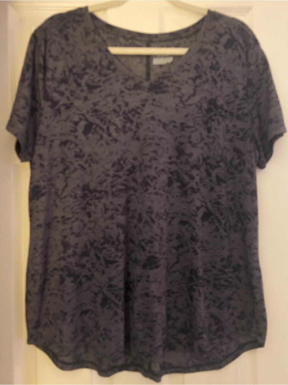 tek gear Navy Floral-Print V-Neck Short Sleeve Tee